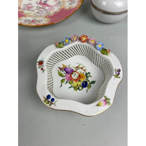 659 - CERAMICS TO INCLUDE A HEREND DISH AND BOX, AND LIMOGES BOX (7)