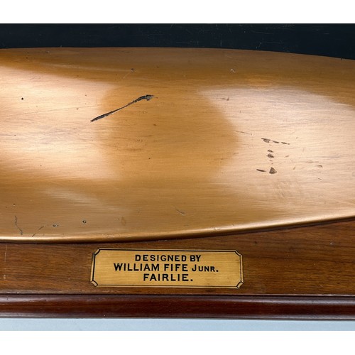 670 - A WOODEN MODEL OF A HALF HULL DESIGNED BY WILLIAM FIFE JUNIOR, FAIRLIE 96cm x 30cm