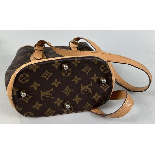 699 - A LOUIS VUITTON VINTAGE NOÉ MONOGRAM BAG c. 1980s 23 x 22 cm