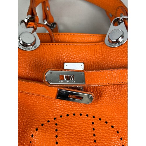 700 - AN ORANGE HERMES STYLE BAG 33 x 26 cm