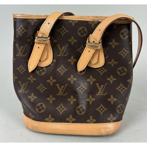 699 - A LOUIS VUITTON VINTAGE NOÉ MONOGRAM BAG c. 1980s 23 x 22 cm