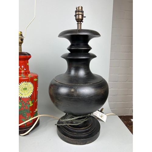 986 - A COLLECTION OF FIVE LAMPS TO INCLUDE ORIENTAL Tallest 53cm H