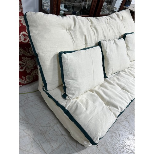 1025 - A WHITE CARAVENE CANAPÉ MON PRINCE SOFA 200cm x 90cm x 75cm