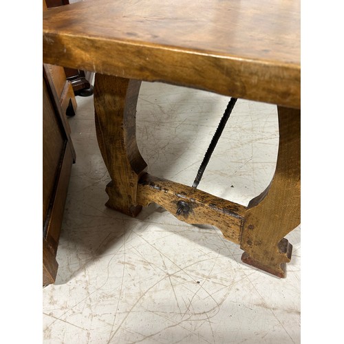 1068 - A SPANISH OAK WALNUT TRESTLE LOW TABLE 127cm x 50cm x 50cm