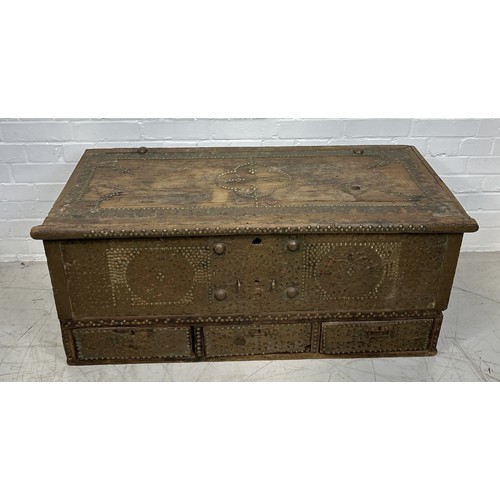 1073 - AN ANTIQUE ZANZIBAR TRUNK 107cm x 47cm x 47cm