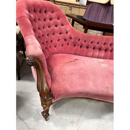 1081 - A LARGE VICTORIAN ROSEWOOD CHAISE LONGUE UPHOLSTERED IN BUTTON BACK RASPBERRY VELVET FABRIC
Purchase... 