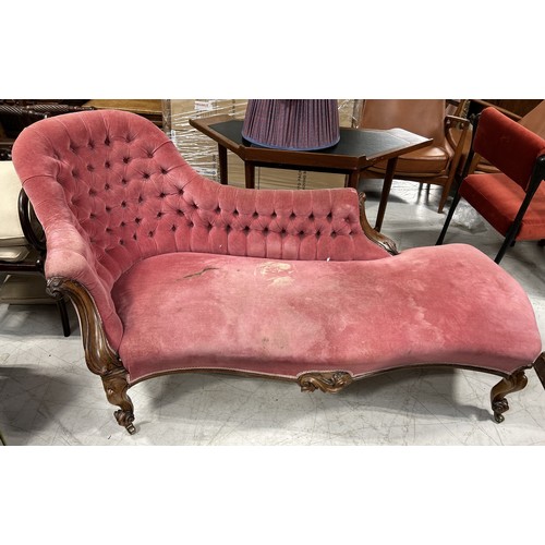 1081 - A LARGE VICTORIAN ROSEWOOD CHAISE LONGUE UPHOLSTERED IN BUTTON BACK RASPBERRY VELVET FABRIC
Purchase... 