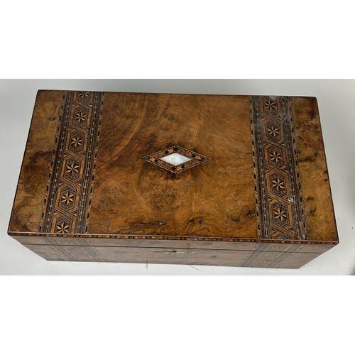 1093 - A 19TH CENTURY TUNBRIDGE WARE MARQUETRY INLAID WRITING SLOPE WITH MOTHER OF PEARL ESCUTCHEON AND INL... 