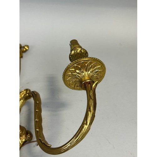 1105A - A PAIR OF 20TH CENTURY LOUIS XVI STYLE GILT BRONZE WALL LIGHTS WITH FLEUR DU LYS DESIGN 64cm x 34cm ... 