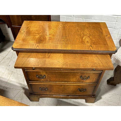 1114 - A SMALL OAK CHEST OF DRAWERS WITH BRUSH AND SLIDE 73cm x 62cm x 31cm