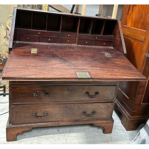 1122C - A GEORGIAN BUREAU 108cm x 92cm x 44cm