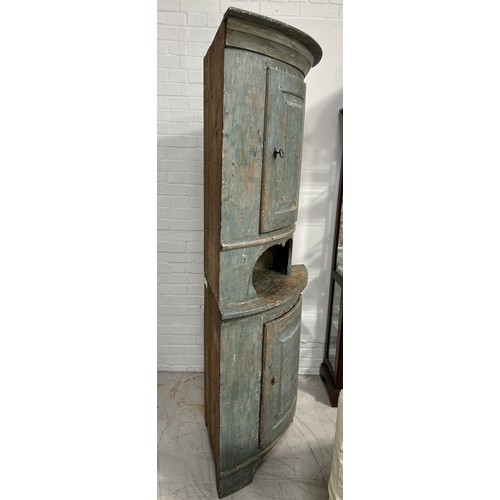 1146 - A PAINTED SWEDISH CORNER CABINET 200 x 90 x 52 cm