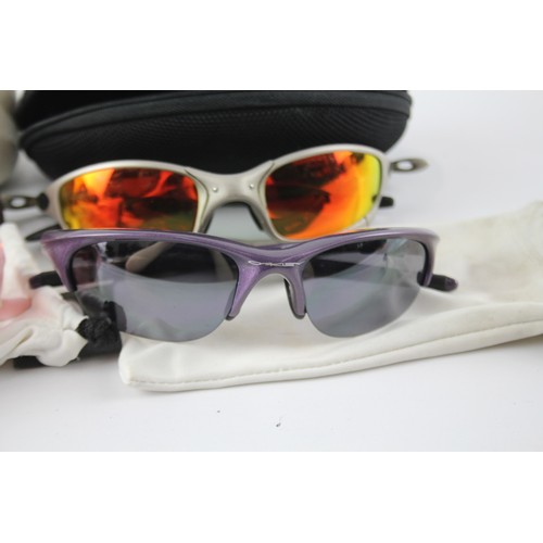 1162 - A COLLECTION OF DESIGNER OAKLEY SUNGLASSES INCLUDING CASES (4)