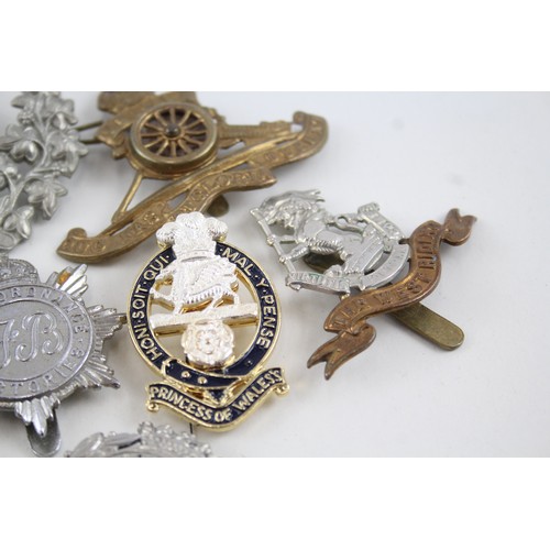 1178 - A COLLECTION OF MILITARY CAP BADGES INCLUDING R. REGIMENT OF SCOTLAND, WEST RIDING (10)