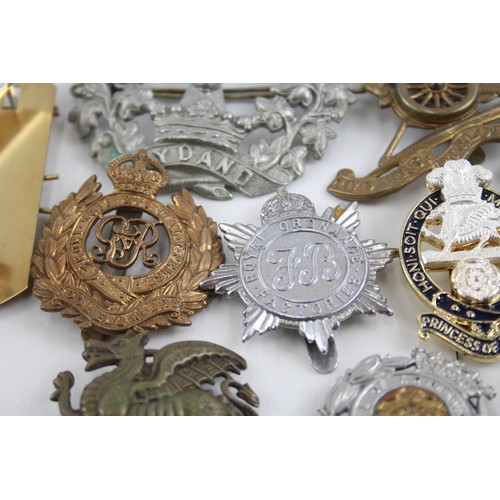 1178 - A COLLECTION OF MILITARY CAP BADGES INCLUDING R. REGIMENT OF SCOTLAND, WEST RIDING (10)