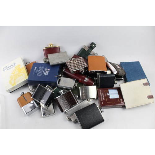 1194 - A COLLECTION OF HIP FLASKS MODERN ASSORTED, INCLUDING STAINLESS STEEL AND LEATHER, SOME BOXED