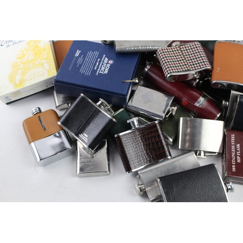 1194 - A COLLECTION OF HIP FLASKS MODERN ASSORTED, INCLUDING STAINLESS STEEL AND LEATHER, SOME BOXED