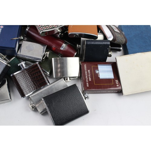 1194 - A COLLECTION OF HIP FLASKS MODERN ASSORTED, INCLUDING STAINLESS STEEL AND LEATHER, SOME BOXED