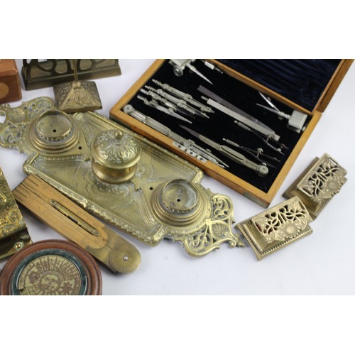 1196 - A COLLECTION OF DESKTOP ITEMS INCLUDING ANTIQUE, VINTAGE, BRASS INKWELLS, PAPERWEIGHT