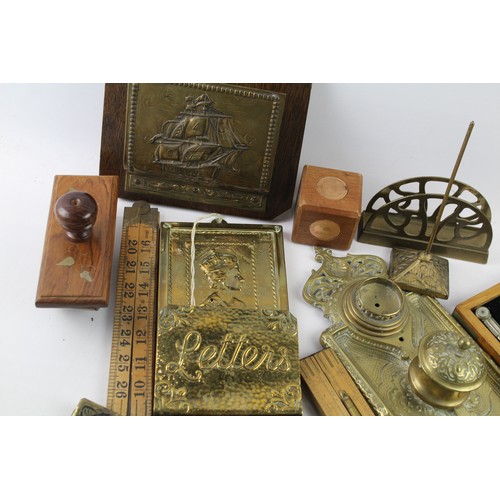 1196 - A COLLECTION OF DESKTOP ITEMS INCLUDING ANTIQUE, VINTAGE, BRASS INKWELLS, PAPERWEIGHT