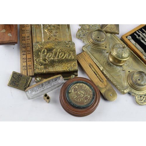 1196 - A COLLECTION OF DESKTOP ITEMS INCLUDING ANTIQUE, VINTAGE, BRASS INKWELLS, PAPERWEIGHT