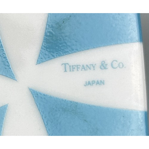 1223 - A COLLECTION OF PORCELAIN TRINKET BOXES TO INCLUE TIFFANY AND CO, LIMOGES ALONG WITH A HEREND CUP AN... 