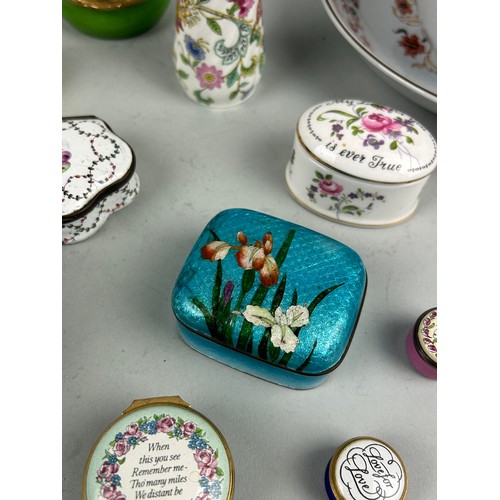 1223 - A COLLECTION OF PORCELAIN TRINKET BOXES TO INCLUE TIFFANY AND CO, LIMOGES ALONG WITH A HEREND CUP AN... 