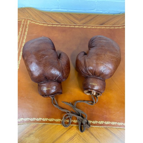 1250 - VINTAGE STYLE LEATHER BOXING GLOVES