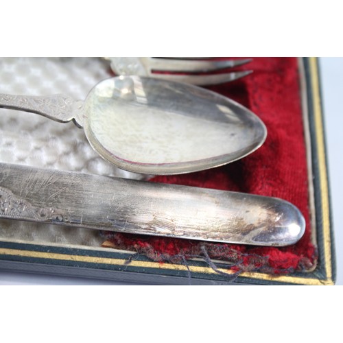 422B - 925 STERLING SILVER AND MOTHER OF PEARL BOXED CUTLERY SET

Weight: 58gms