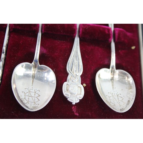 422F - EIGHT .925 STERLING SILVER EDWARD VII SOUVENIR SPOONS AND SUGAR TONGS IN CASE

Weight: 122gms