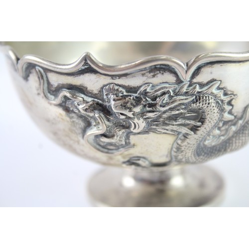 422P - AN ANTIQUE CHINESE SILVER DRAGON BOWL

Weight: 192gms