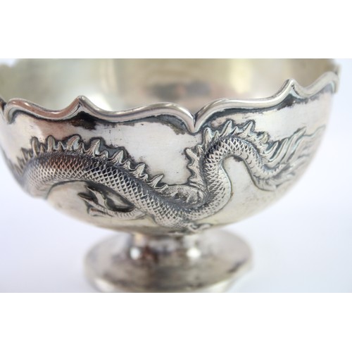 422P - AN ANTIQUE CHINESE SILVER DRAGON BOWL

Weight: 192gms