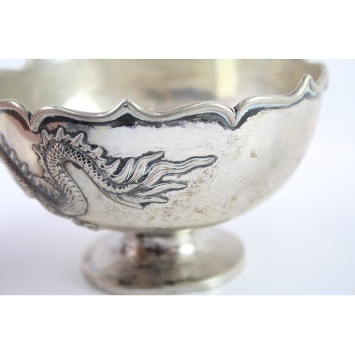 422P - AN ANTIQUE CHINESE SILVER DRAGON BOWL

Weight: 192gms