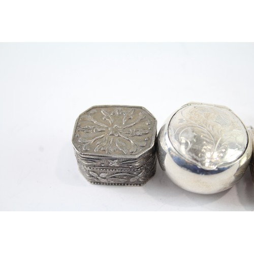 422S - FIVE .800 AND .925 STERLING SILVER PILL OR TRINKET BOXES

Weight: 65gms