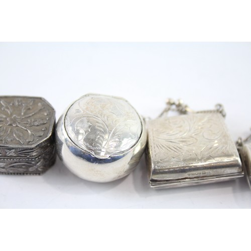 422S - FIVE .800 AND .925 STERLING SILVER PILL OR TRINKET BOXES

Weight: 65gms