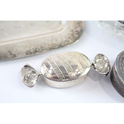 422V - FOUR .925 STERLING SILVER PILL OR TRINKET BOXES AND TRAY INCLUDING GLASS

Weight: 127gms