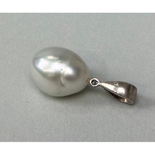 217A - AN AUSTRALIAN PEARL PENDANT
1.9cmL