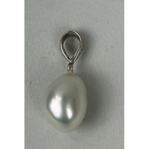 217A - AN AUSTRALIAN PEARL PENDANT
1.9cmL