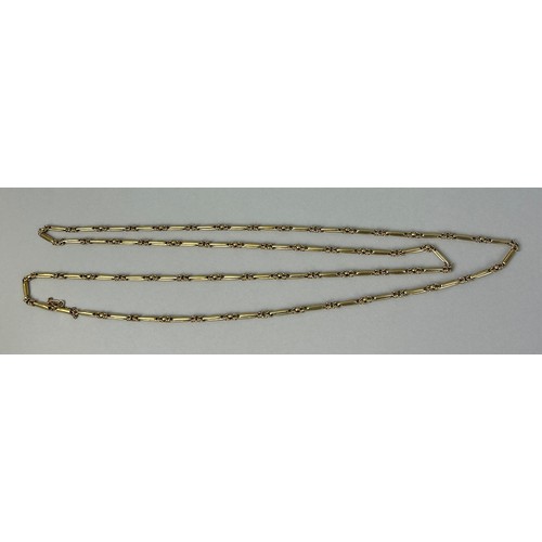 33 - AN 18CT GOLD VICTORIAN LADIES CHAIN

59gms

67cm L