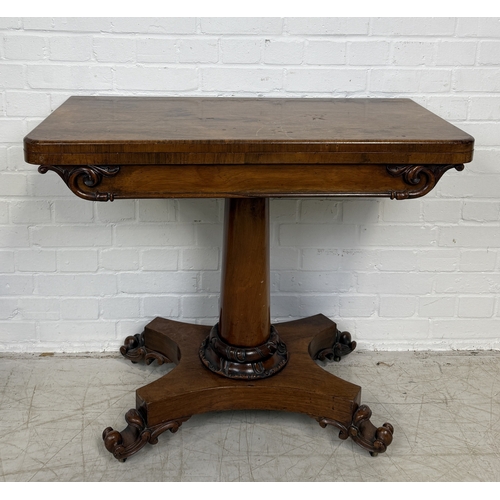 1004 - A WILLIAM IV ROSEWOOD CARD TABLE
90cm x 75cmx 46cm