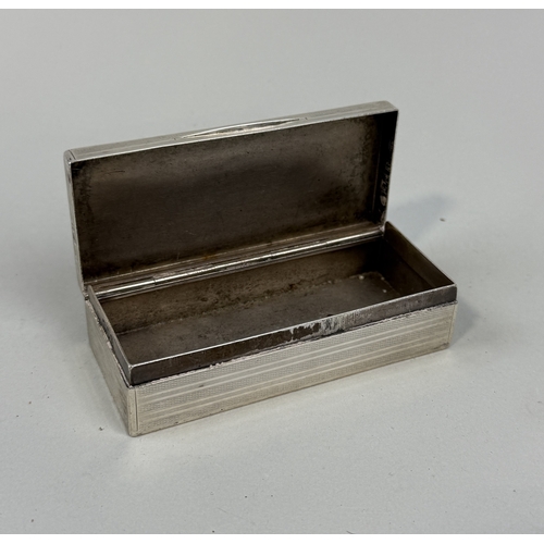 101 - A GOLDSMITHS AND SILVERSMITHS COMPANY SILVER SNUFF BOX
Weight: 122gms