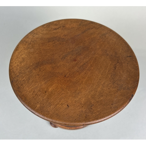 1016 - AN ANTIQUE MINIATURE MAHOGANY APPRENTICE TILT-TOP TABLE
 
40 x 18 cm