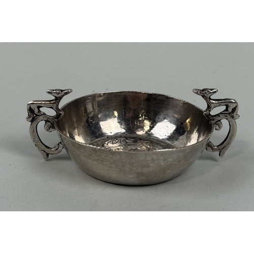 103 - A POSSIBLY SILVER 'TEMBLADERA' WITH A BIRD AND FLOWER
Weight: 58gms
10cm D