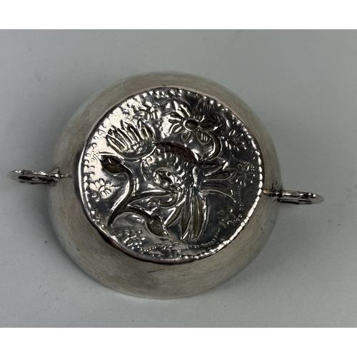 103 - A POSSIBLY SILVER 'TEMBLADERA' WITH A BIRD AND FLOWER
Weight: 58gms
10cm D