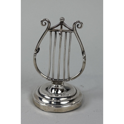 106 - A JEWELLERY TREE IN THE FORM OF A LYRE
8cm H