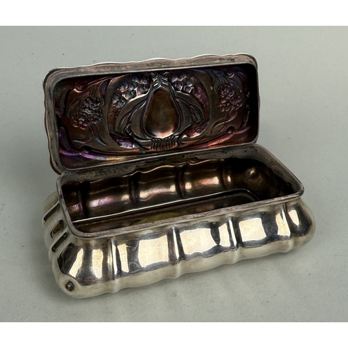 113 - AN ART NOUVEAU SILVER BOX BY HENRY MATTHEWS
Weight 87gms
10.5cm x 5.5cm