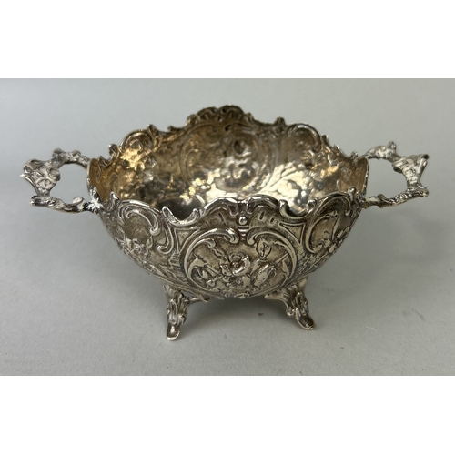 118 - A SILVER TWIN HANDLE DISH WITH CHASED DESIGN
Weight; 89gms