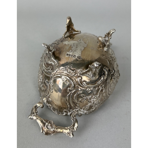 118 - A SILVER TWIN HANDLE DISH WITH CHASED DESIGN
Weight; 89gms