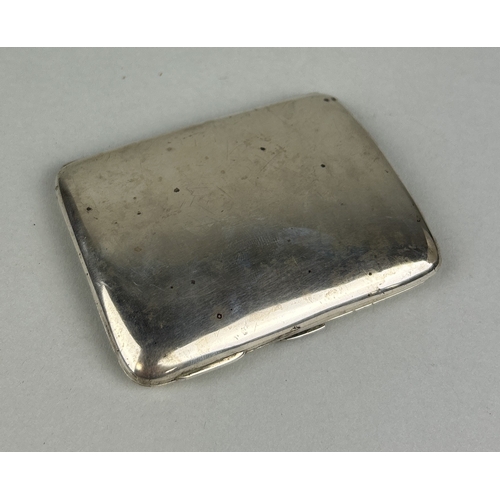 119 - A SILVER CIGARETTE CASE
8.5 x 6 cm
Weight: 82 gms