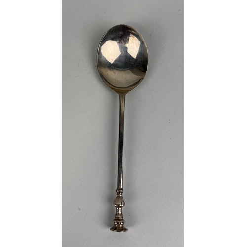 134 - A SILVER APOSTLE SPOON
17cm L
Weight: 39gms